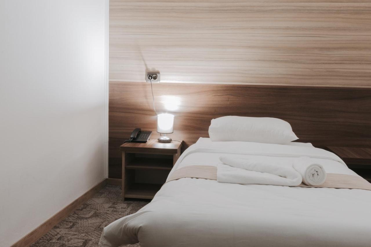 Hotel Apollo Central Сибиу Экстерьер фото